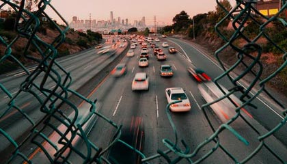 fb体育官网入口-广东宏远连续夺冠纪录备受关注，广东宏远队总冠军领奖画面