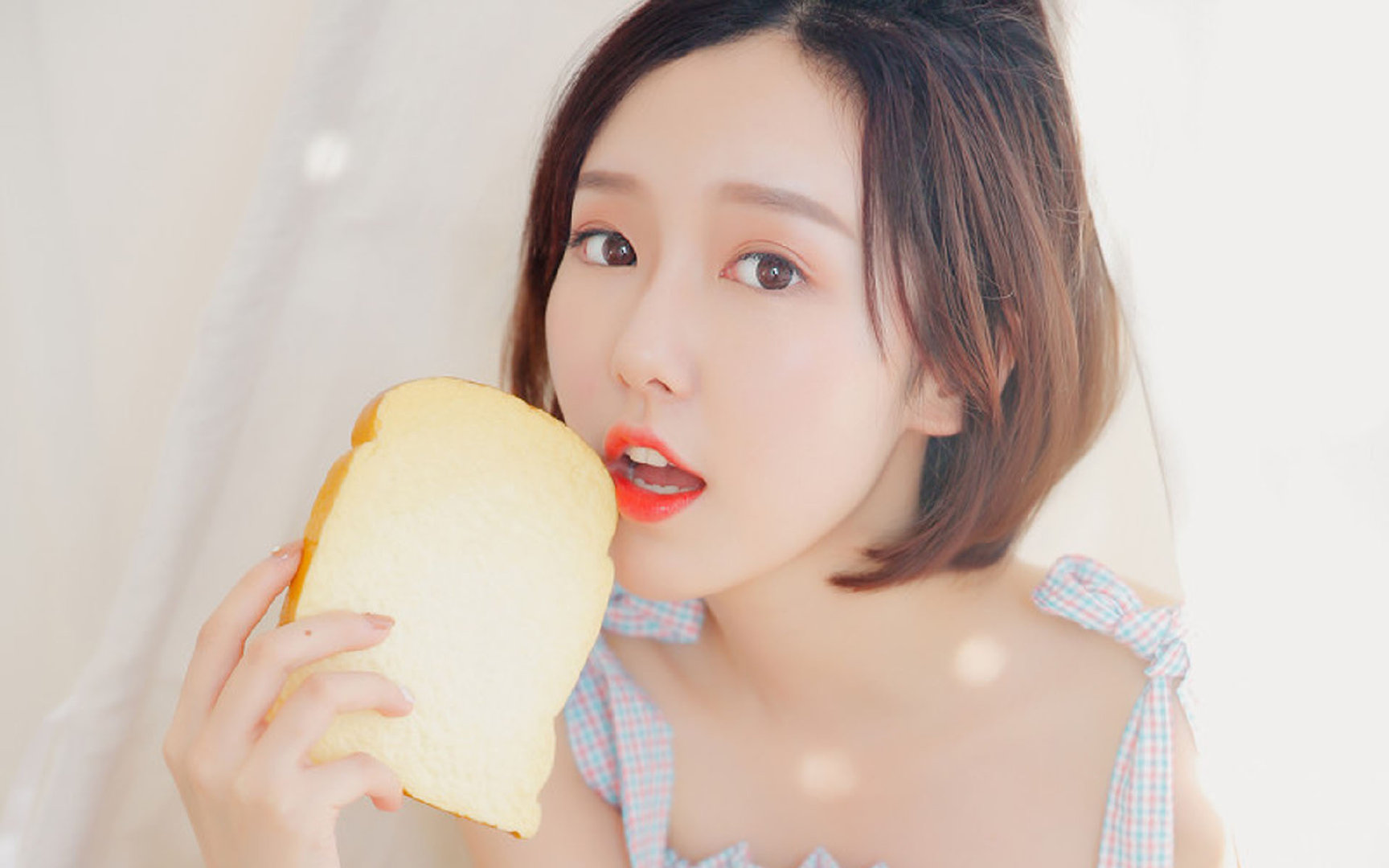 跳水表演秀，优雅与力量的完美融合，跳水演示