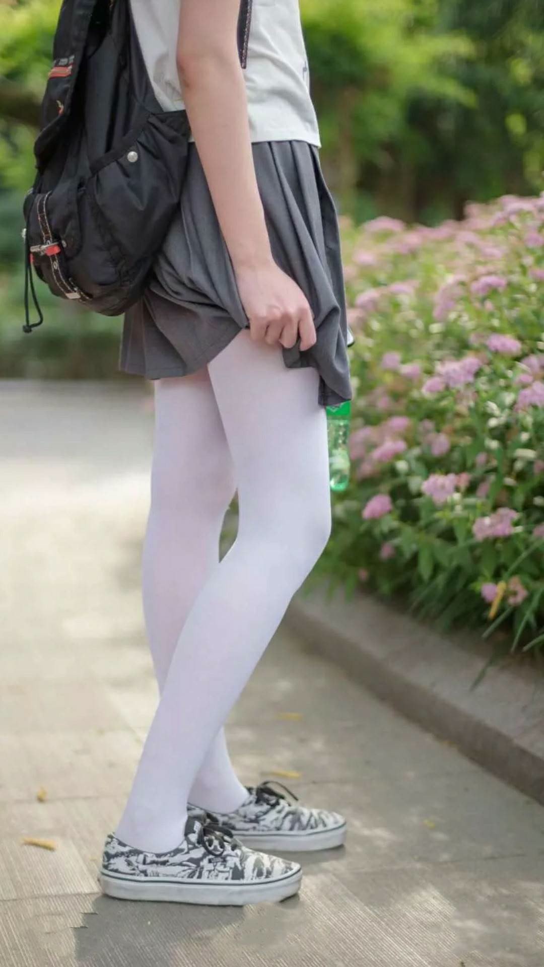 激烈体操女团竞争激烈比分接近，女了体操团体